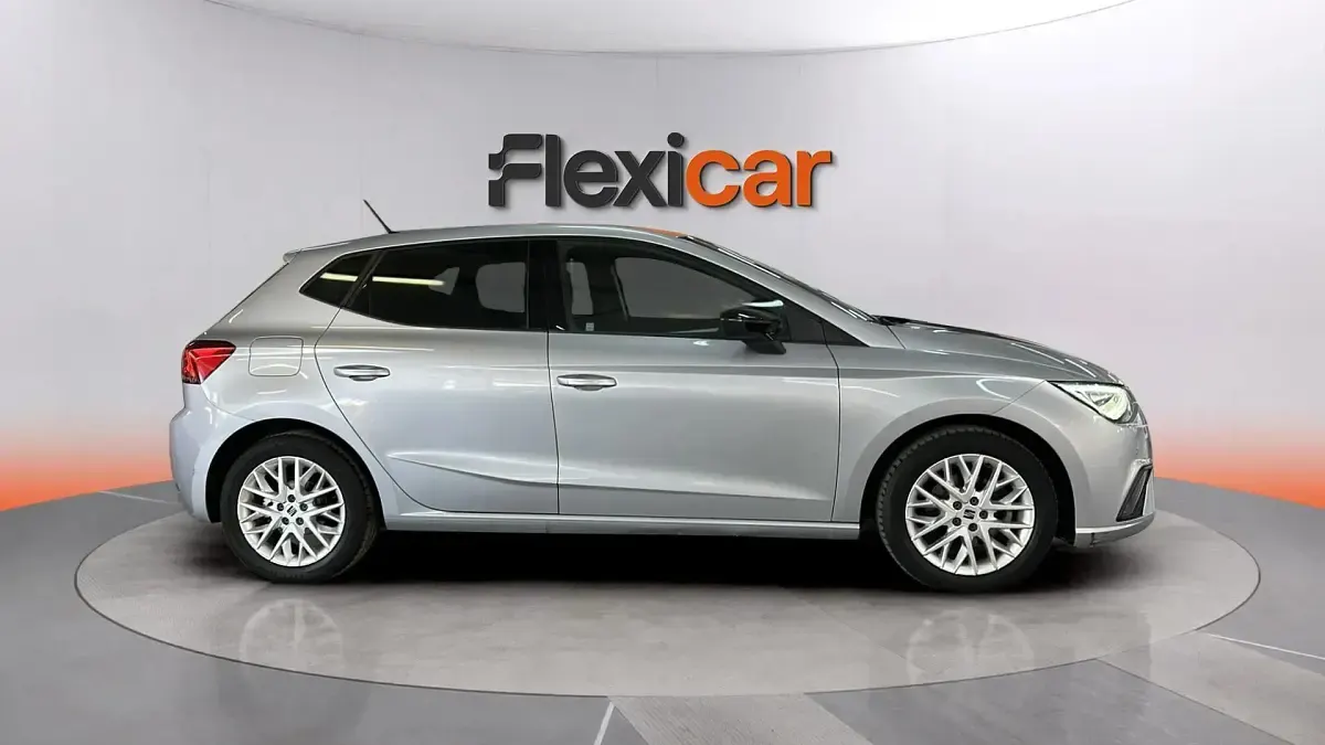 Usado Seat Ibiza FR 110 CV (80 kW) 2023 Gris Utilitario
