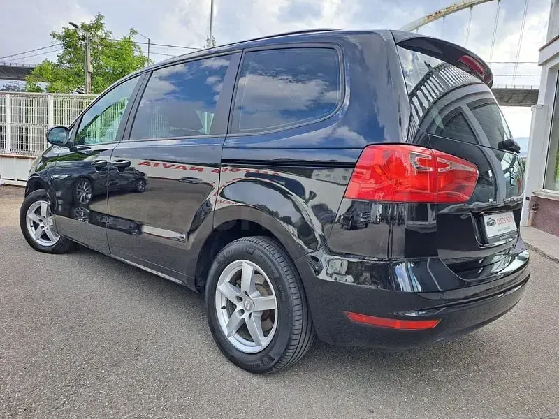 Usado Seat Alhambra Ecomotive 140 CV (102 kW) 2011 Negro Monovolumen