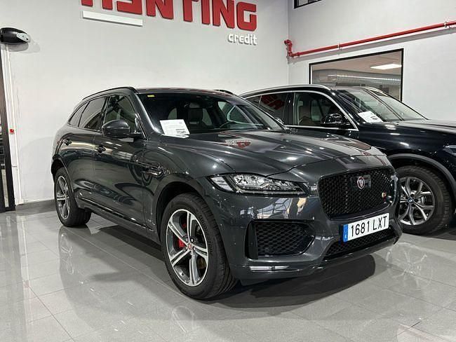 Usado Jaguar F-Pace R-Sport 300 CV (220 kW) 2018 Gris / plata SUV