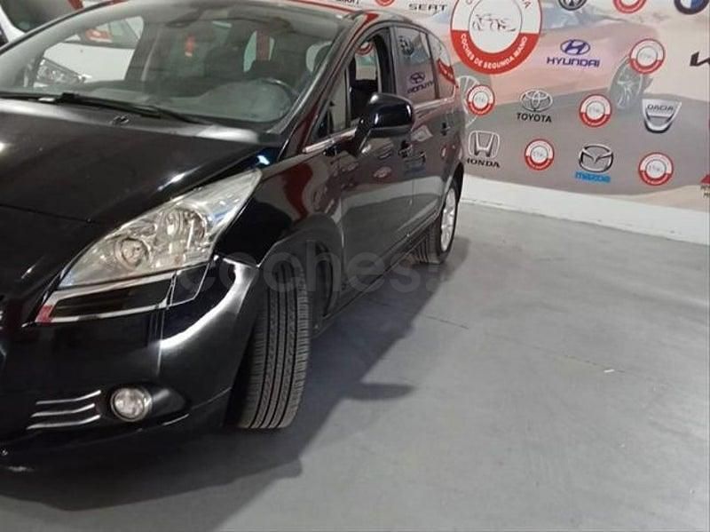 Usado Peugeot 5008 Active 115 CV (84 kW) 2013 Negro Monovolumen