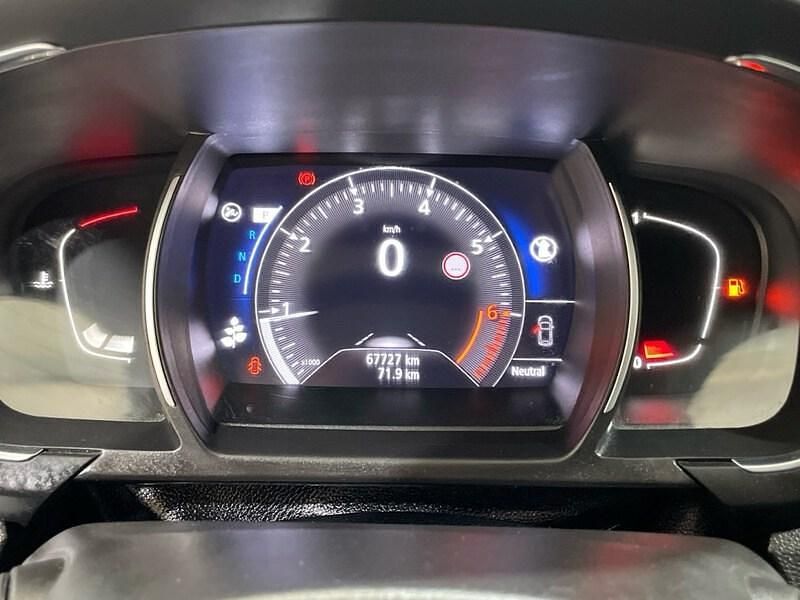 Usado Renault Scénic Zen 140 CV (102 kW) 2019 Blanco Monovolumen