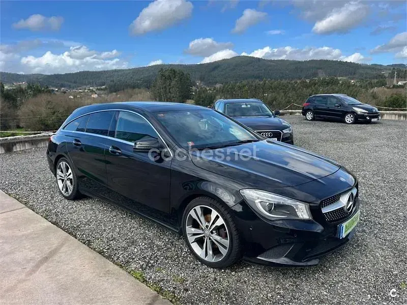 Usado Mercedes CLA200 Shooting Brake Urban 136 CV (100 kW) 2016 Negro Familiar