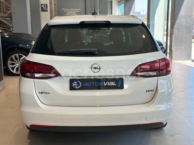 Usado Opel Astra Business 136 CV (100 kW) 2017 Blanco Familiar