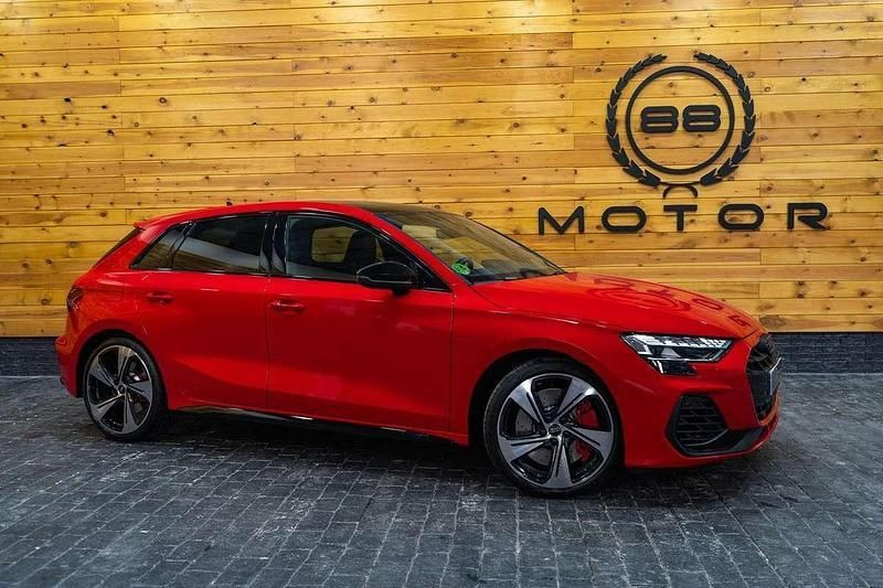 Rojo Usado 2024 Audi S3 Sport Utilitario | 57.970 € (Un poco caro) - Imagen 1/4