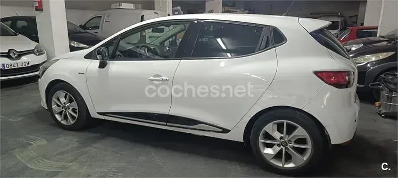 Usado Renault Clio IV Collection 75 CV (55 kW) 2015 Blanco Berlina