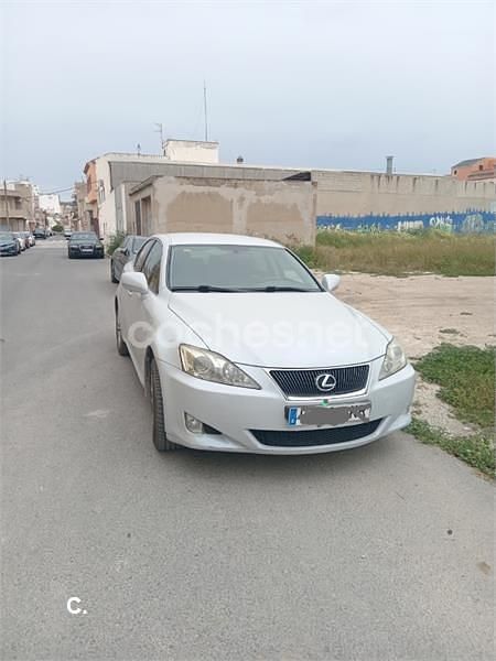 Usado Lexus IS220d Sport Line 177 CV (130 kW) 2007 Gris / plata Berlina