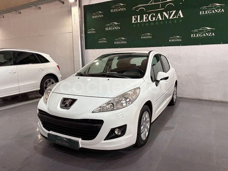 Usado Peugeot 207 Access 70 CV (51 kW) 2011 Blanco Berlina