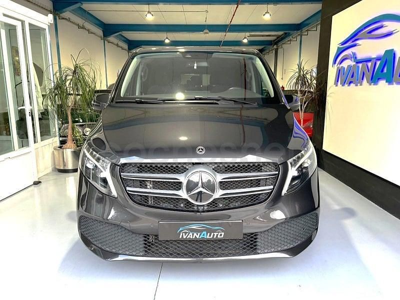 Usado Mercedes V220 Style 163 CV (119 kW) 2024 Gris / plata Monovolumen