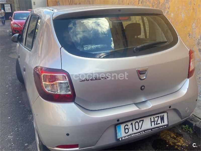 Usado Dacia Sandero Ambiance 75 CV (55 kW) 2014 Gris / plata Berlina