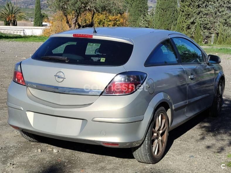 Usado Opel Astra GTC Sport 100 CV (73 kW) 2006 Beige Berlina