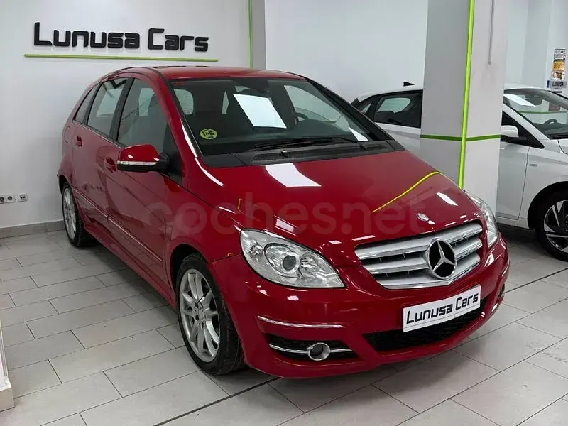 Usado Mercedes B200 140 CV (102 kW) 2009 Rojo Monovolumen