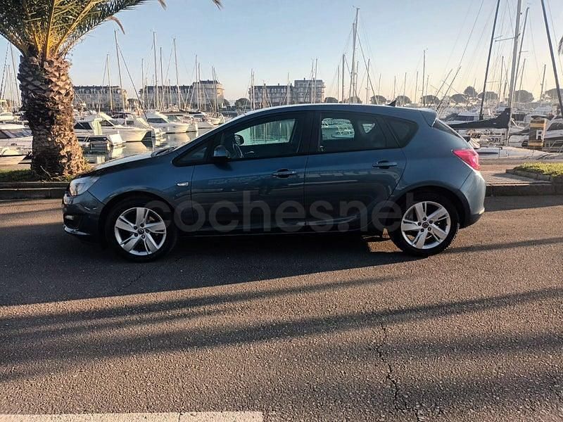 Usado Opel Astra Selective 165 CV (121 kW) 2015 Azul Berlina