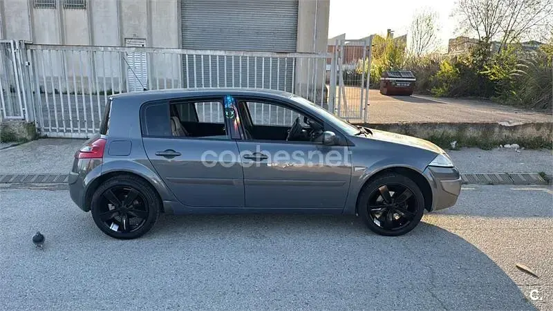 Usado Renault Mégane 105 CV (77 kW) 2007 Azul Berlina
