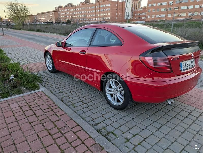 Usado Mercedes C220 143 CV (105 kW) 2002 Rojo Berlina
