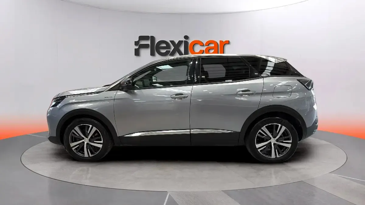Usado Peugeot 3008 Allure 225 CV (165 kW) 2023 Gris SUV