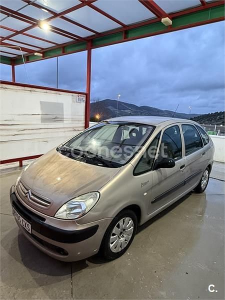 Usado Citroën Xsara Picasso 90 CV (66 kW) 2004 Beige Monovolumen