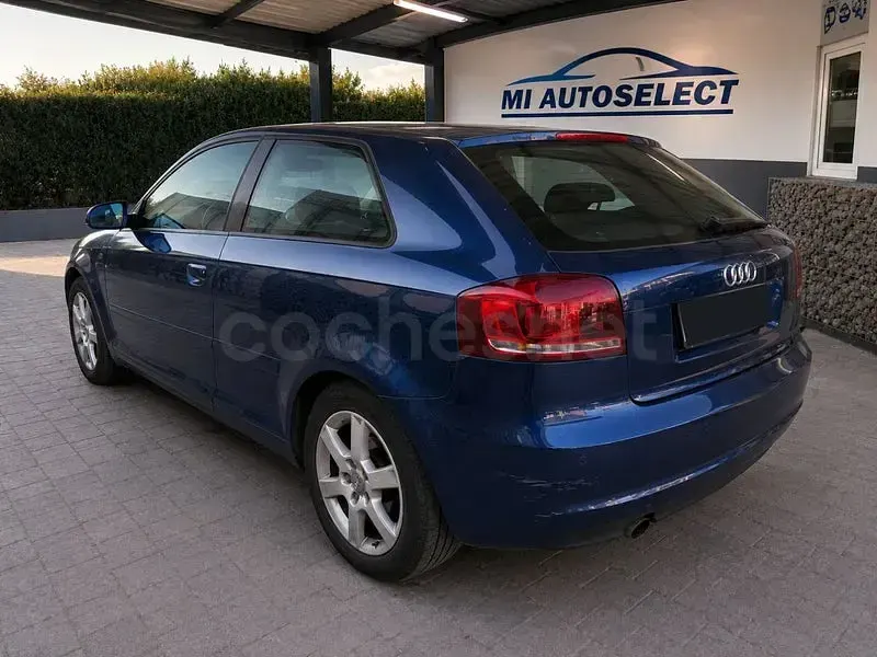 Usado Audi A3 Attraction 105 CV (77 kW) 2011 Azul Utilitario