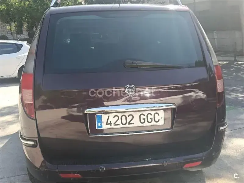 Usado Lancia Phedra 170 CV (125 kW) 2008 Granate Monovolumen