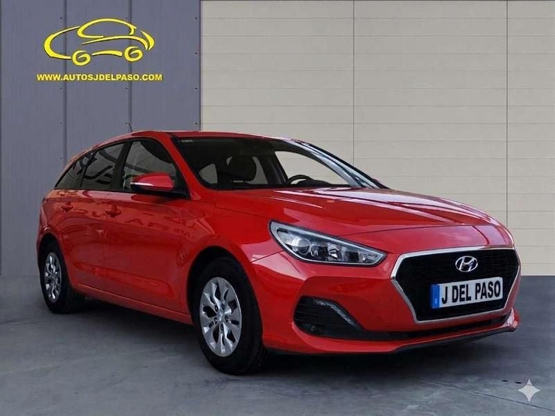 Käytetty Hyundai i30 99 HP (72 kW) 2019 Punainen Viistoperä