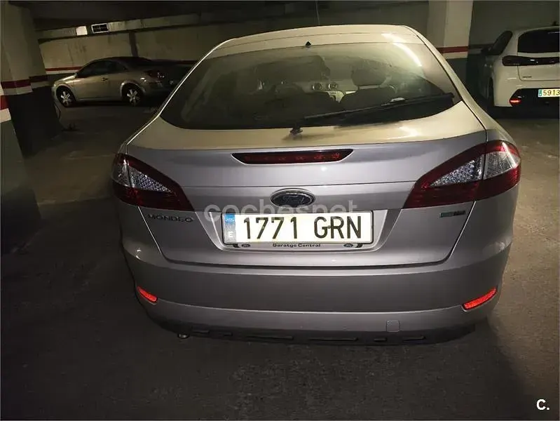 Usado Ford Mondeo Trend 145 CV (106 kW) 2009 Gris / plata Berlina