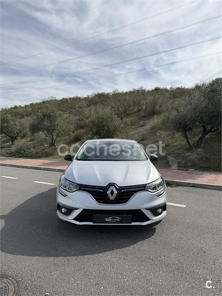 Usado Renault Mégane GrandTour LIMITED 130 CV (95 kW) 2018 Gris / plata Familiar