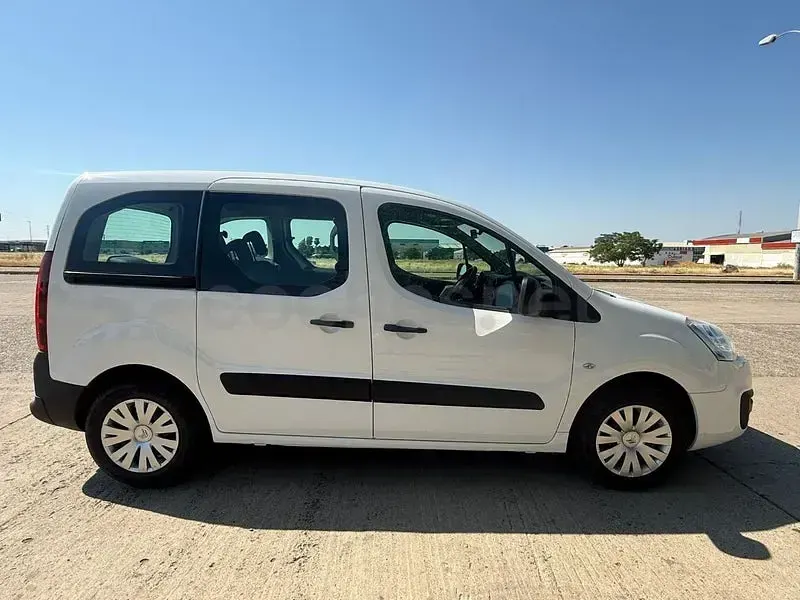 Usado Citroën Berlingo Feel 100 CV (73 kW) 2018 Blanco Monovolumen