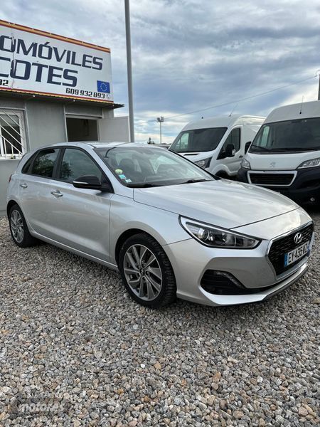 Usado Hyundai i30 136 CV (100 kW) 2018 Gris Berlina