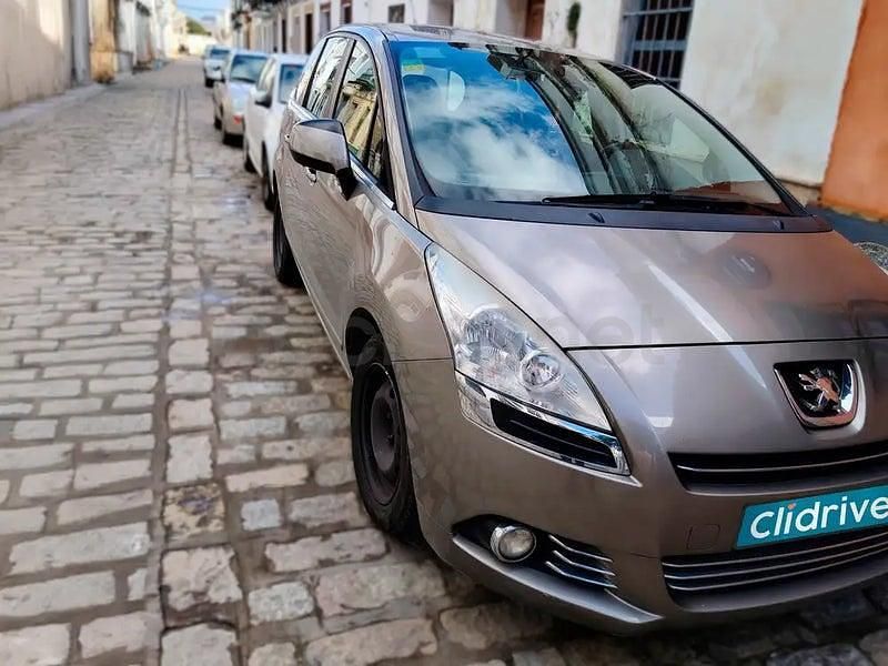 Usado Peugeot 5008 Access 112 CV (82 kW) 2012 Marrón Monovolumen