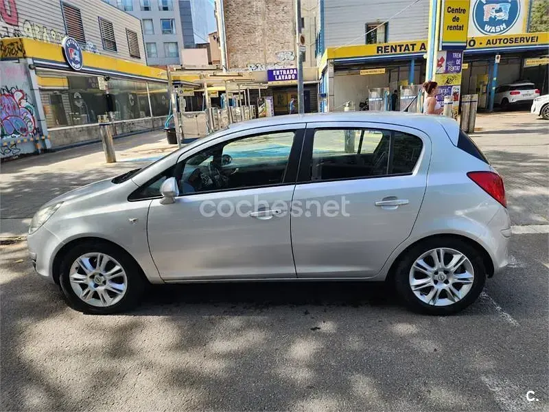 Usado Opel Corsa Cosmo 75 HP (55 kW) 2009 Cinzento Citadino