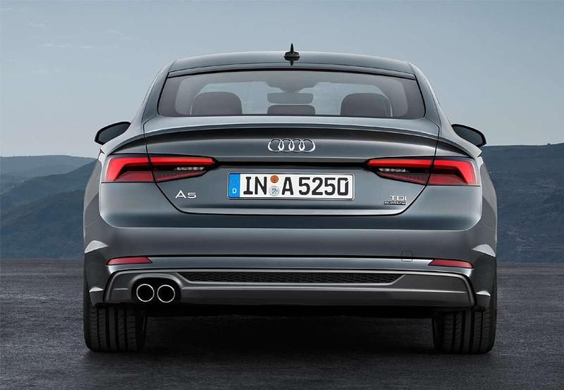 Usado Audi A5 Sportback Advanced 150 CV (110 kW) 2018 Gris Utilitario