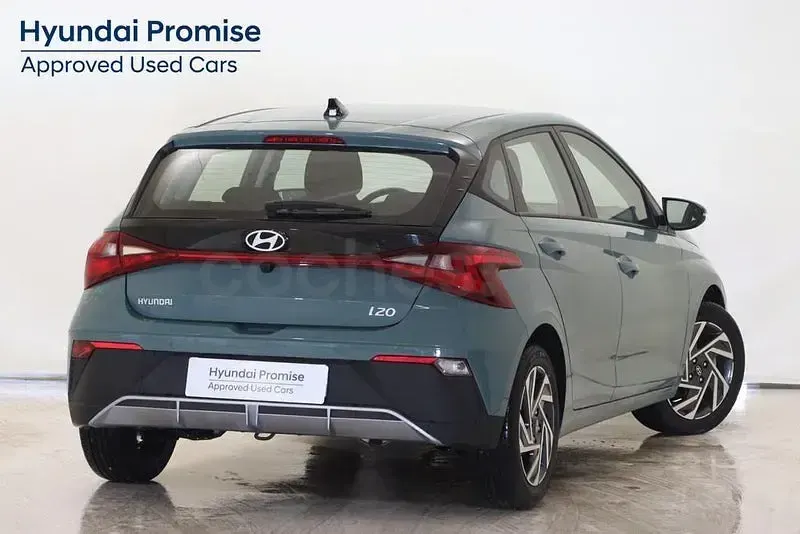 Usado Hyundai i20 100 CV (73 kW) 2025 Verde Utilitario