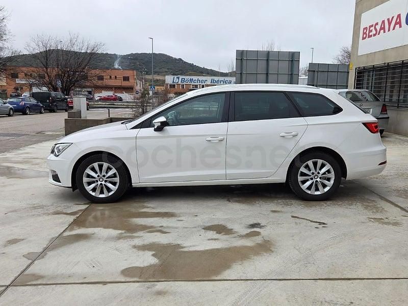 Usado Seat Leon Style 110 CV (80 kW) 2018 Blanco Familiar
