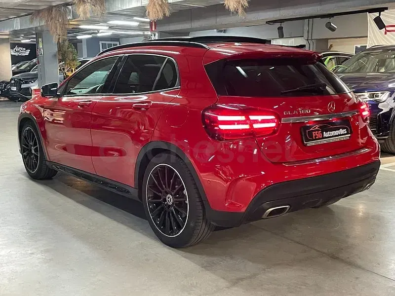Usado Mercedes GLA180 AMG line 122 CV (89 kW) 2017 Rojo SUV