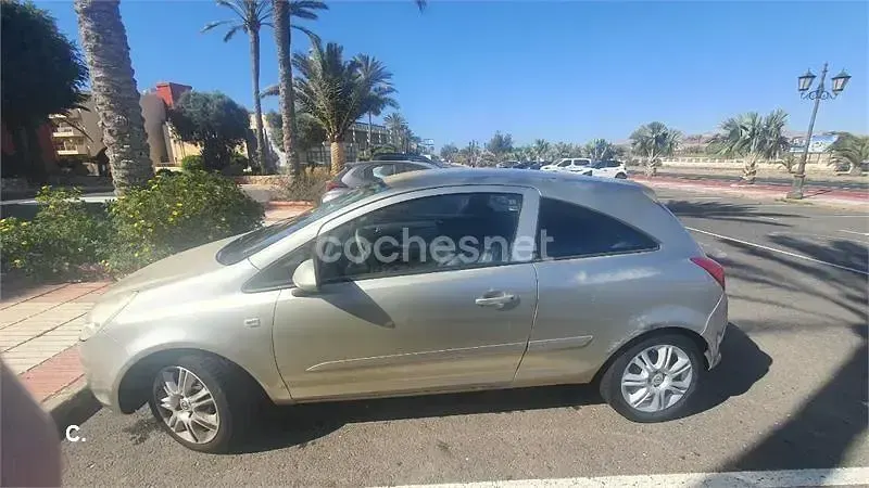 Usado Opel Corsa Enjoy 90 CV (66 kW) 2007 Beige Utilitario