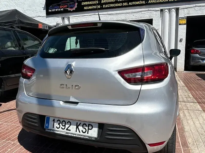 Usado Renault Clio IV Business 90 CV (66 kW) 2018 Gris / plata Berlina
