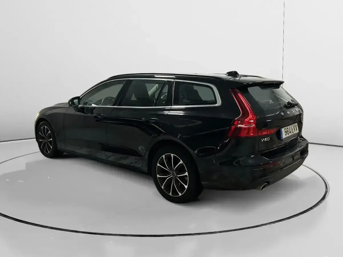 Usado Volvo V60 Momentum 197 CV (144 kW) 2021 Negro Familiar