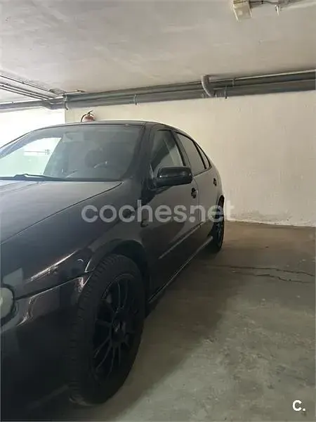 Usado Seat Leon Sport 150 CV (110 kW) 2002 Negro Utilitario