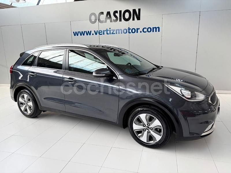 Usado Kia Niro 141 CV (103 kW) 2019 Gris / plata SUV