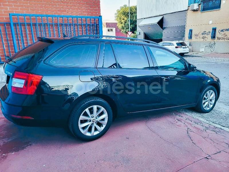 Negro Usado 2018 Skoda Octavia Style Familiar | 12.999 € (Precio justo) - Imagen 1/4