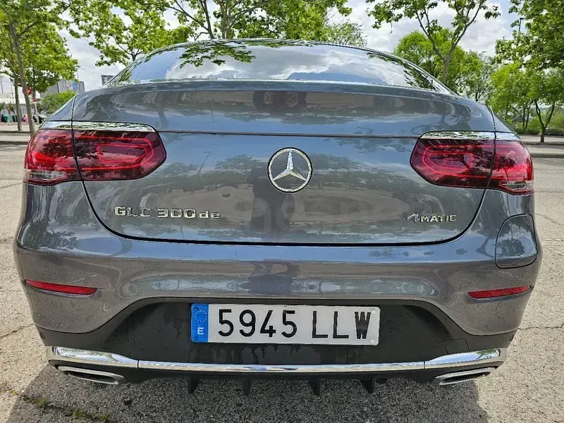Usado Mercedes GLC300e 306 CV (225 kW) 2021 Gris / plata SUV