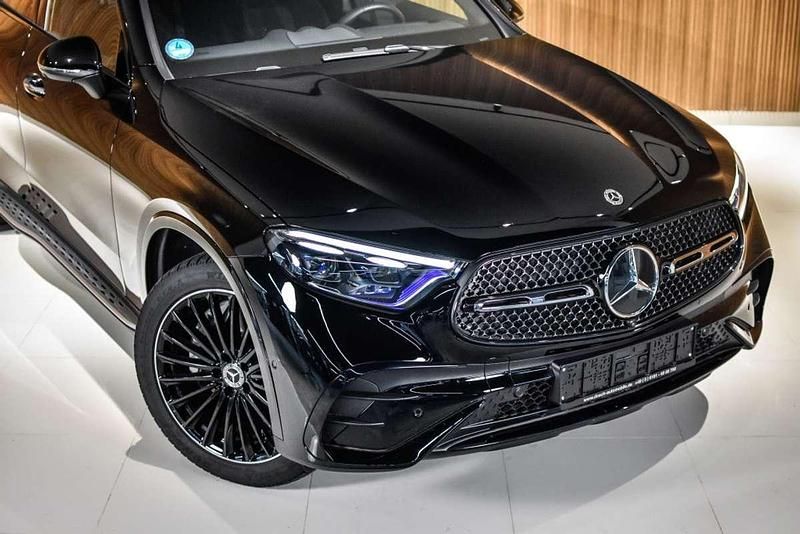 Usado Mercedes GLC300 269 CV (197 kW) 2025 Negro Coupe
