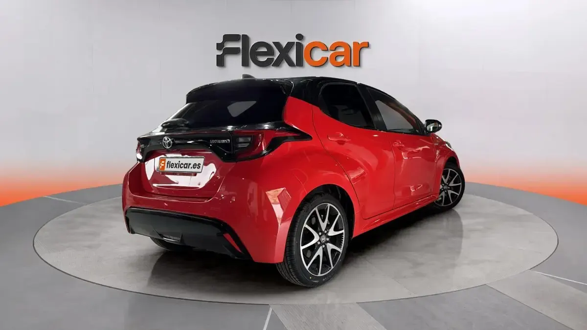 Usado Toyota Yaris Hybrid Edition 116 CV (85 kW) 2021 Rojo Berlina