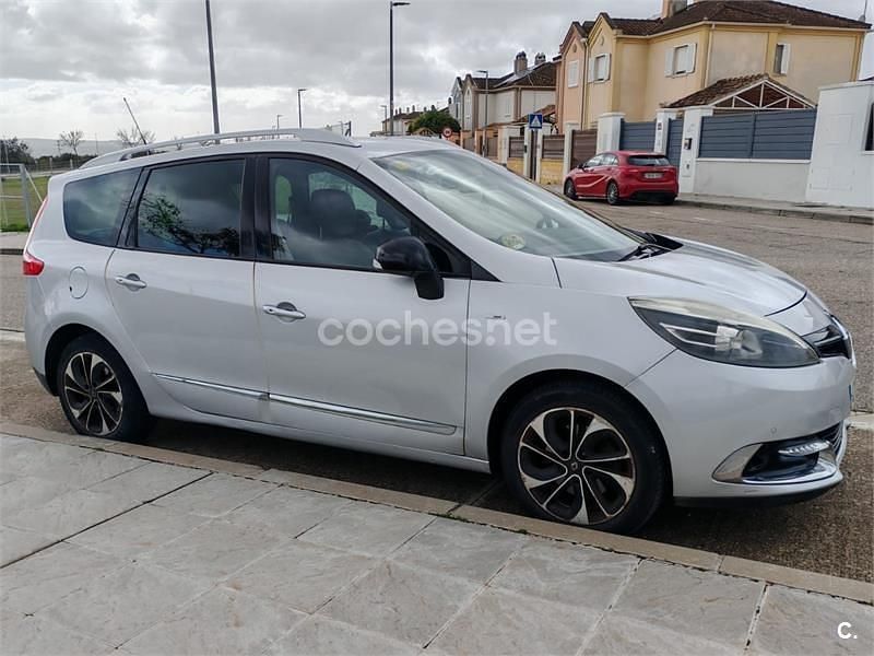 Usado Renault Scénic III Bose Edition 130 CV (95 kW) 2014 Gris / plata Monovolumen