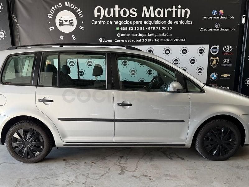 Usado VW Touran Edition 140 CV (102 kW) 2008 Gris / plata Monovolumen