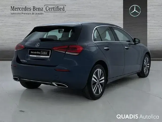 Usado Mercedes A250 218 CV (160 kW) 2021 Azul denim