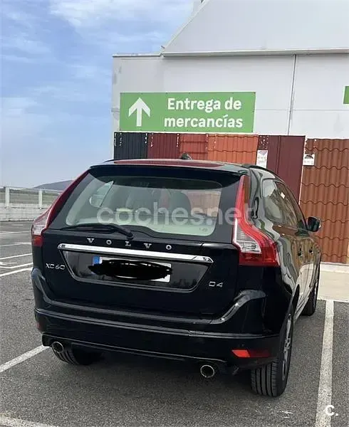 Usado Volvo XC60 Kinetic 136 CV (100 kW) 2015 Negro SUV