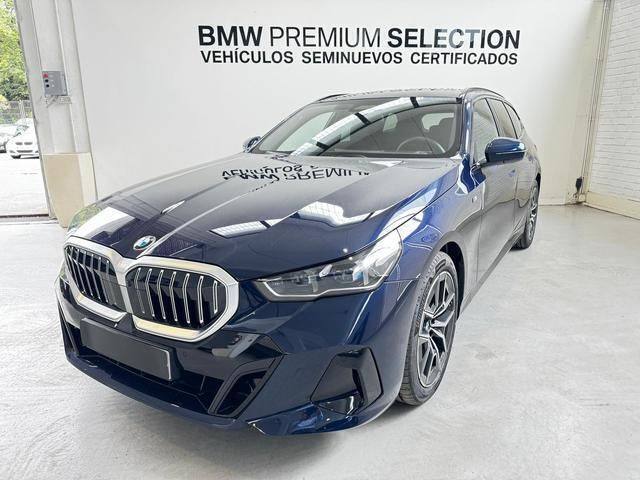 Azul Usado 2024 BMW 520 Comfort Edition Familiar | 62.900 € - Imagen 1/4