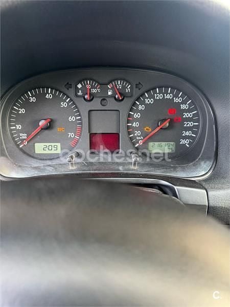 Usado VW Golf IV Highline 105 CV (77 kW) 2002 Azul Familiar