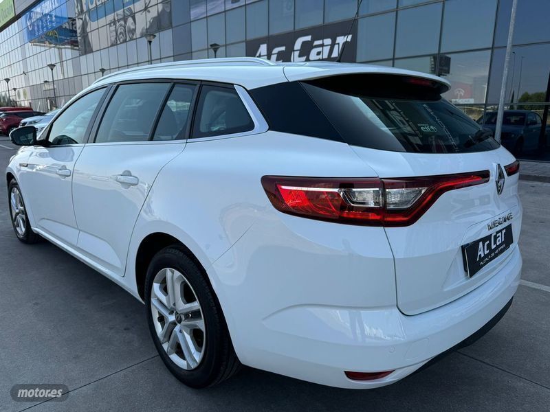 Usado Renault Mégane IV Business 115 CV (84 kW) 2019 Blanco Berlina