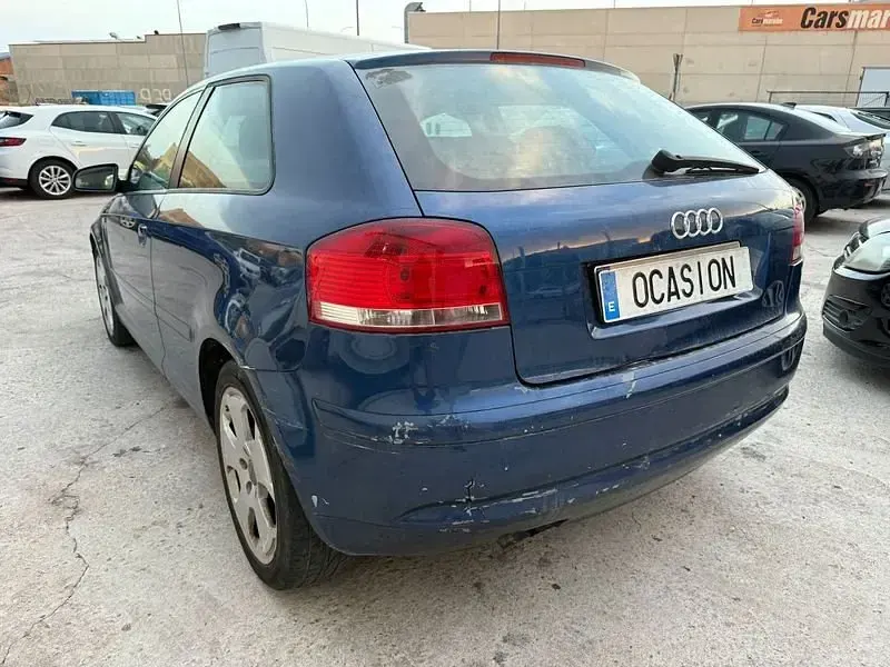 Usado Audi A3 Ambiente 140 CV (102 kW) 2004 Azul Utilitario